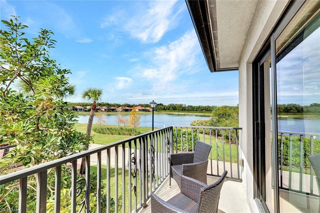 1439 Santiago CIR 2101 NAPLES, FL 34113