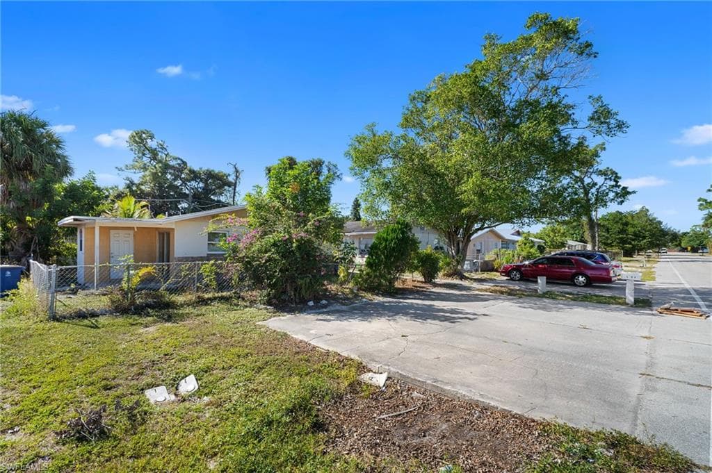 1706 cypress DR FORT MYERS, FL 33907