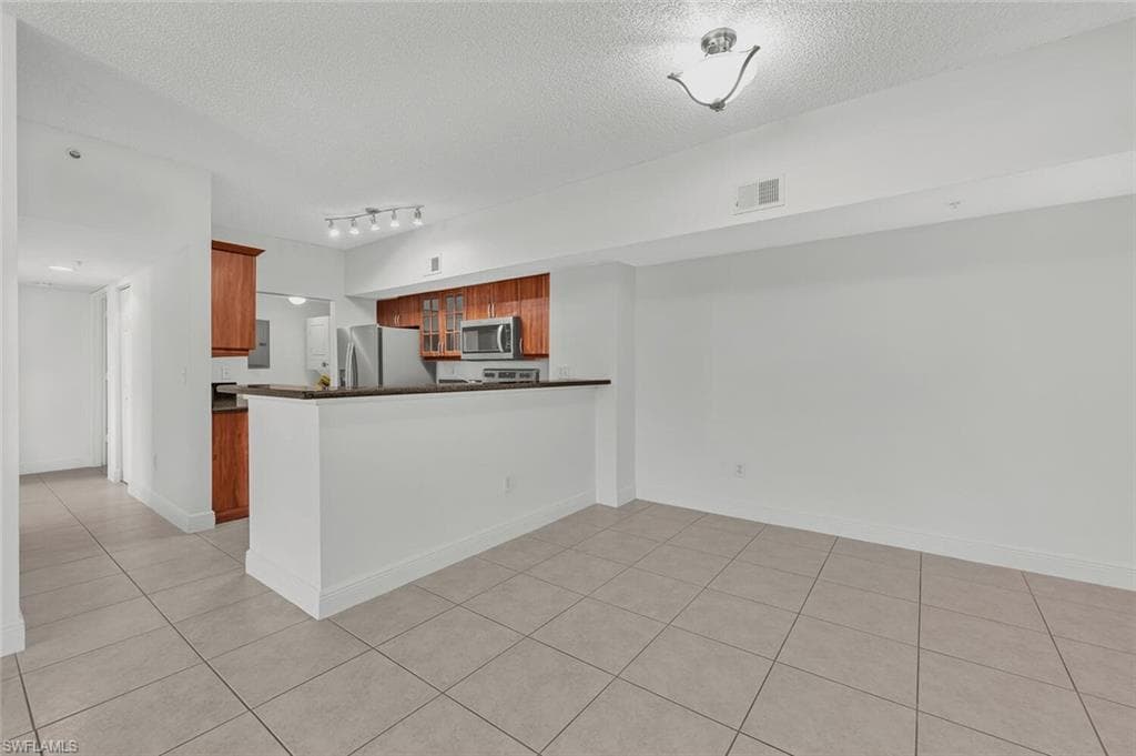 1865 Florida Club DR 6211 NAPLES, FL 34112