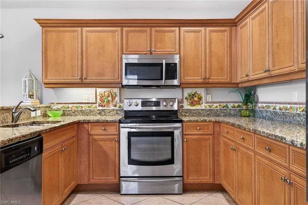 11081 Yellow Poplar DR FORT MYERS, FL 33913