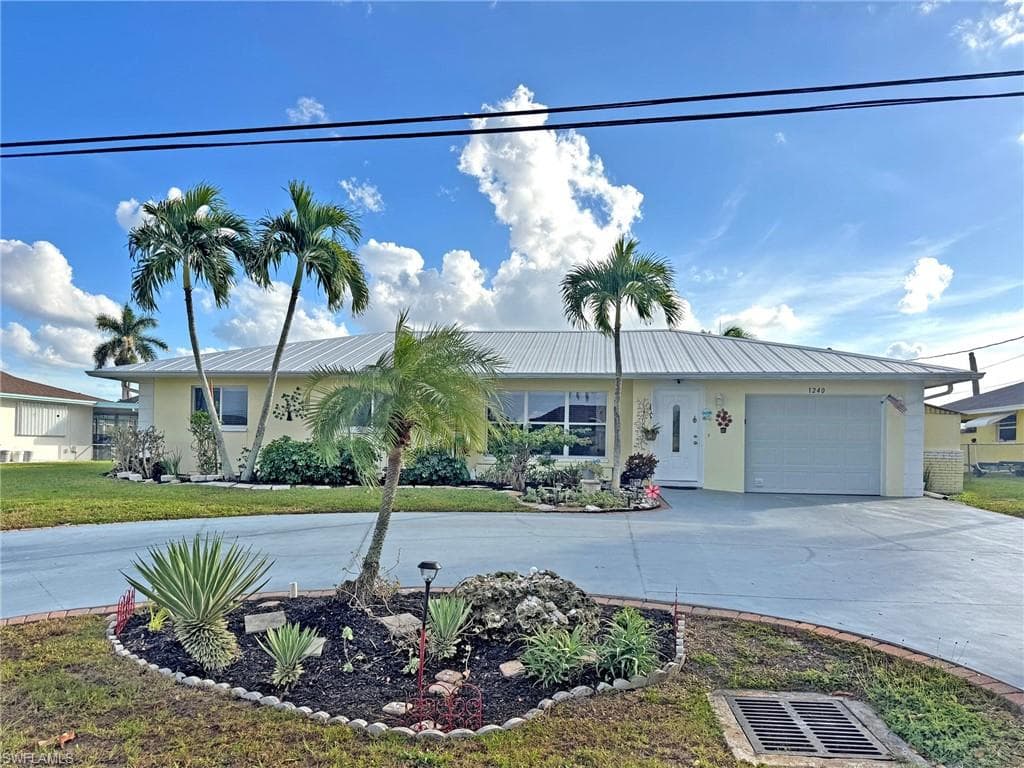 1240 Shelby PKWY CAPE CORAL, FL 33904