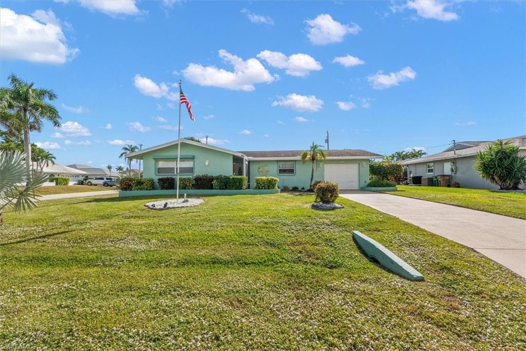 1030 SE 43rd TER CAPE CORAL, FL 33904