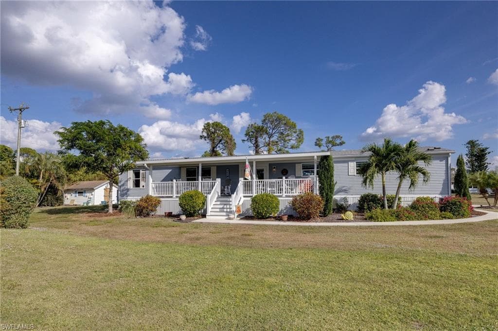 19440 Pony LN NORTH FORT MYERS, FL 33903