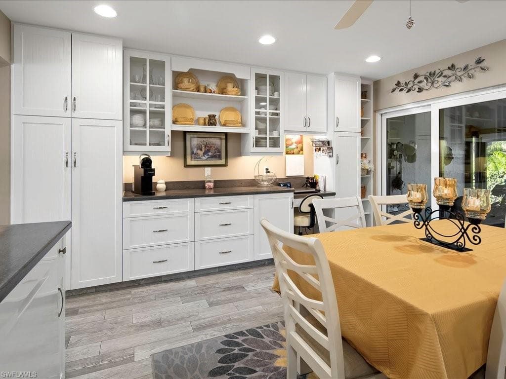 112 Marco Villas DR U2 MARCO ISLAND, FL 34145