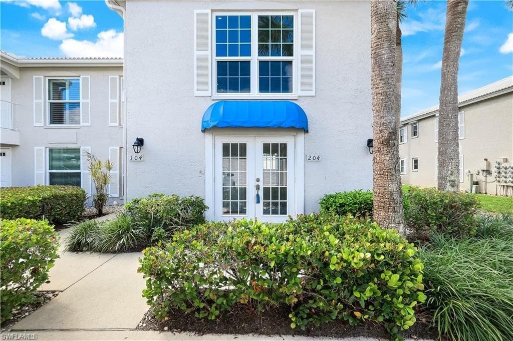 834 Gulf Pavilion DR 204 NAPLES, FL 34108