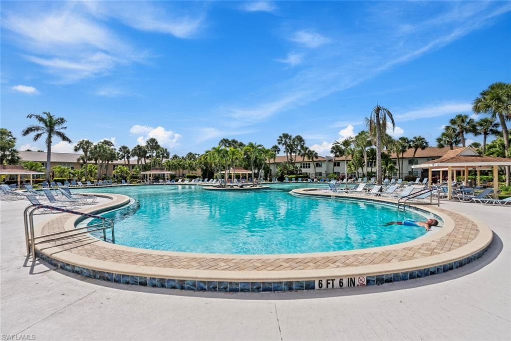 4210 Looking Glass LN 4215 NAPLES, FL 34112