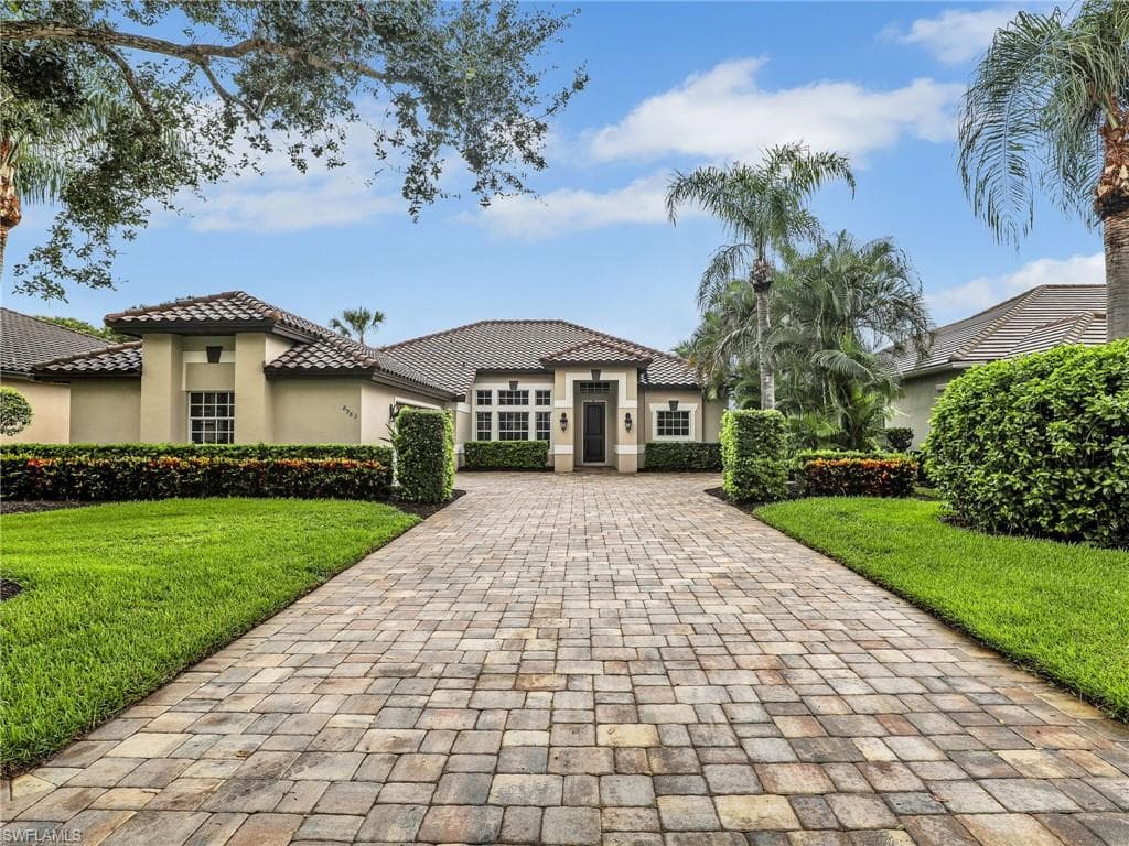 8983 Mustang Island CIR NAPLES, FL 34113