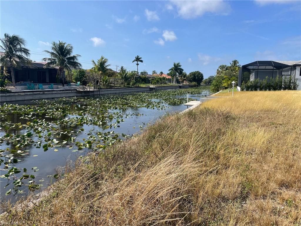 158 31st TER CAPE CORAL, FL 33914