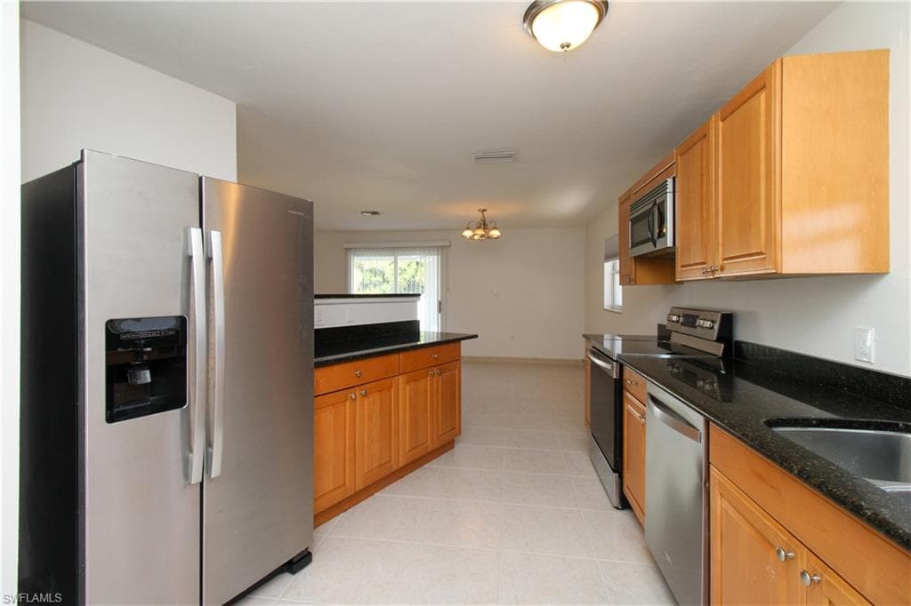 615 108th AVE N NAPLES, FL 34108