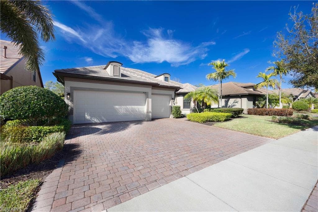 7045 Live Oak DR NAPLES, FL 34114