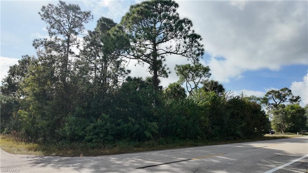 1806 E 10TH ST LEHIGH ACRES, FL 33972