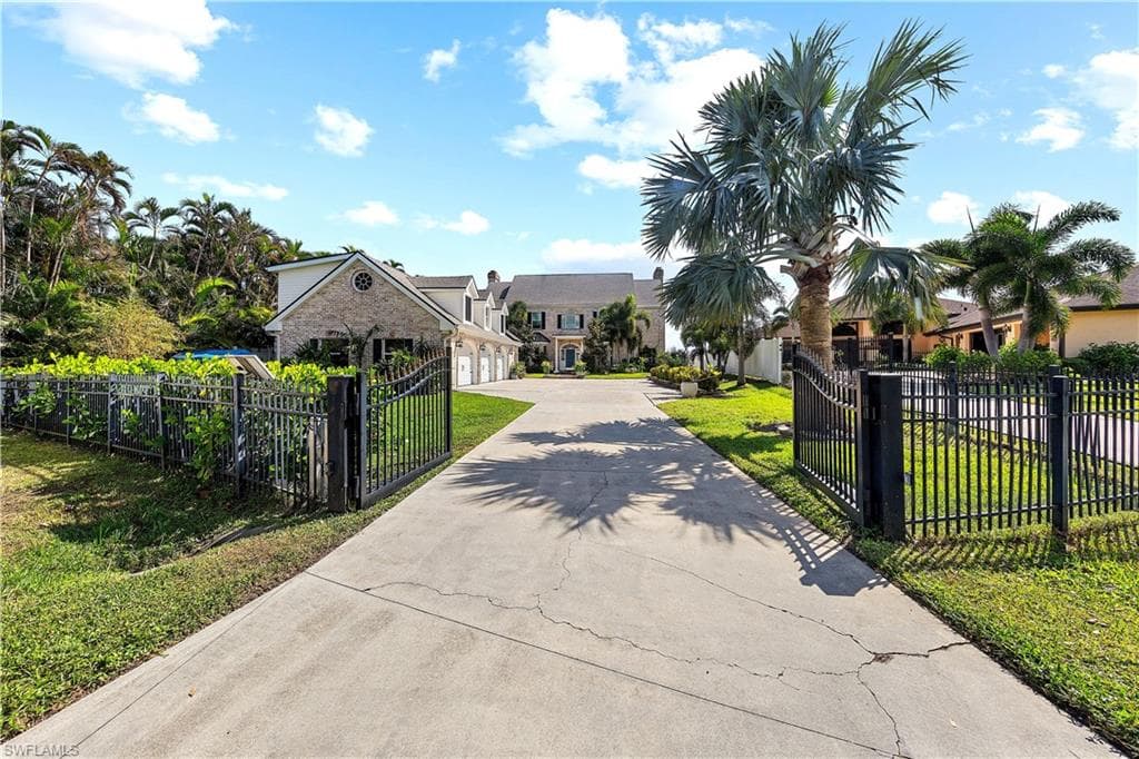 1807 Coral CIR NORTH FORT MYERS, FL 33903