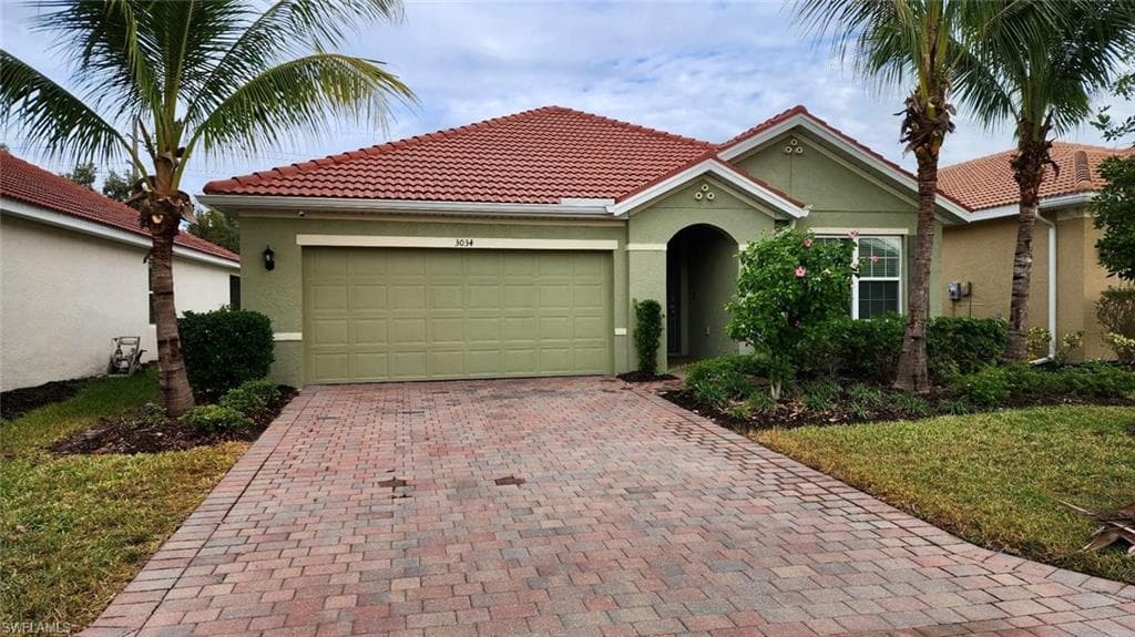 3034 Royal Gardens AVE FORT MYERS, FL 33916