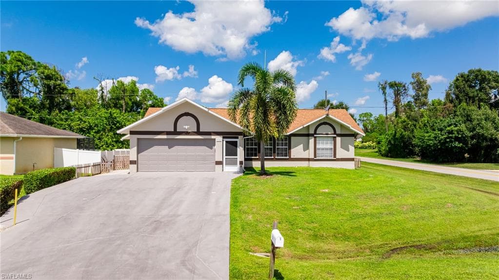 8241 Albatross RD FORT MYERS, FL 33967