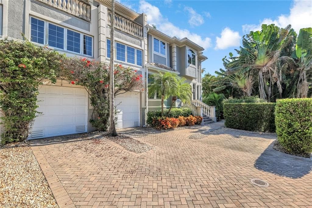 993 8th ST S 2 NAPLES, FL 34102