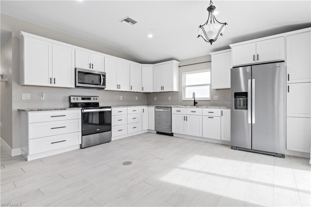 606 SE 2nd TER CAPE CORAL, FL 33990