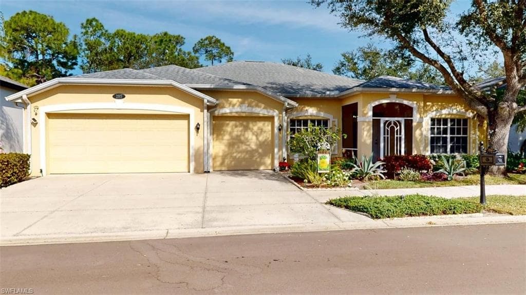 285 Spider Lily LN NAPLES, FL 34119