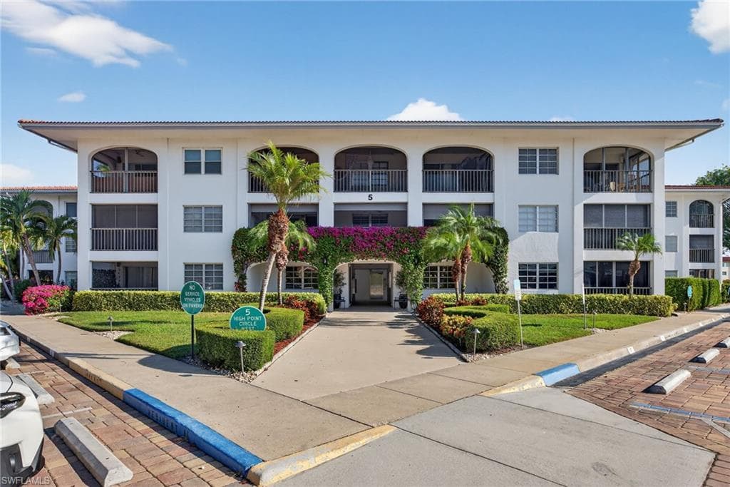 5 High Point CIR W 303 NAPLES, FL 34103