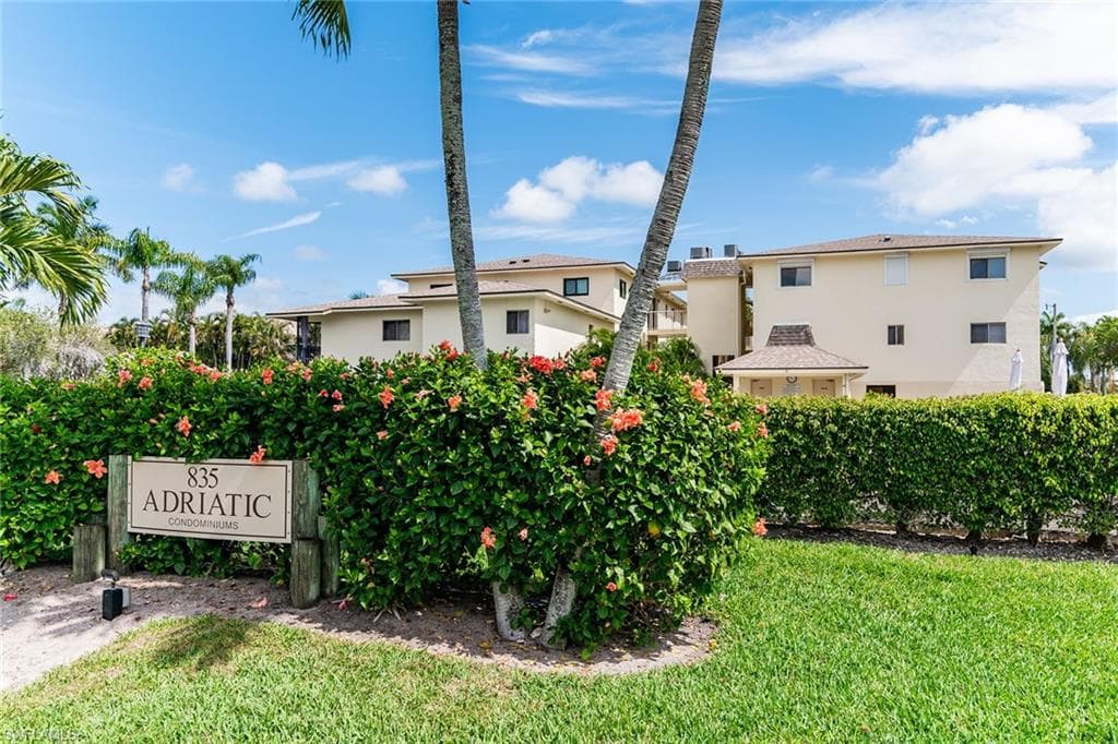 835 Elkcam CIR 205 MARCO ISLAND, FL 34145