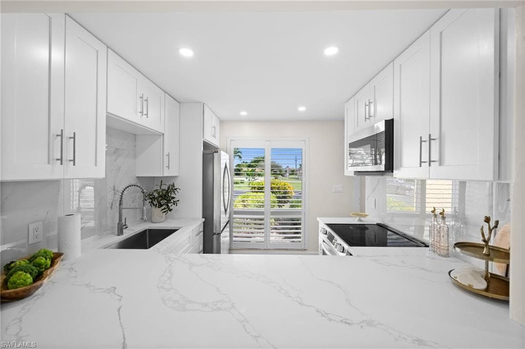 378 Palm DR 1 NAPLES, FL 34112