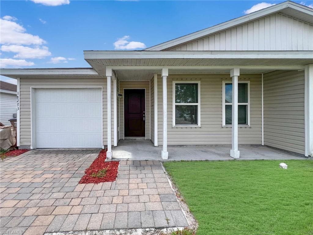 18273 Gibraltar LN LEHIGH ACRES, FL 33936