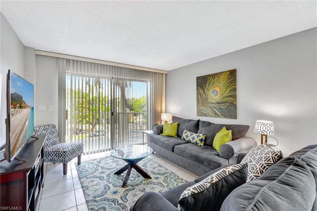 1300 Gulf Shore BLVD N 407 NAPLES, FL 34102