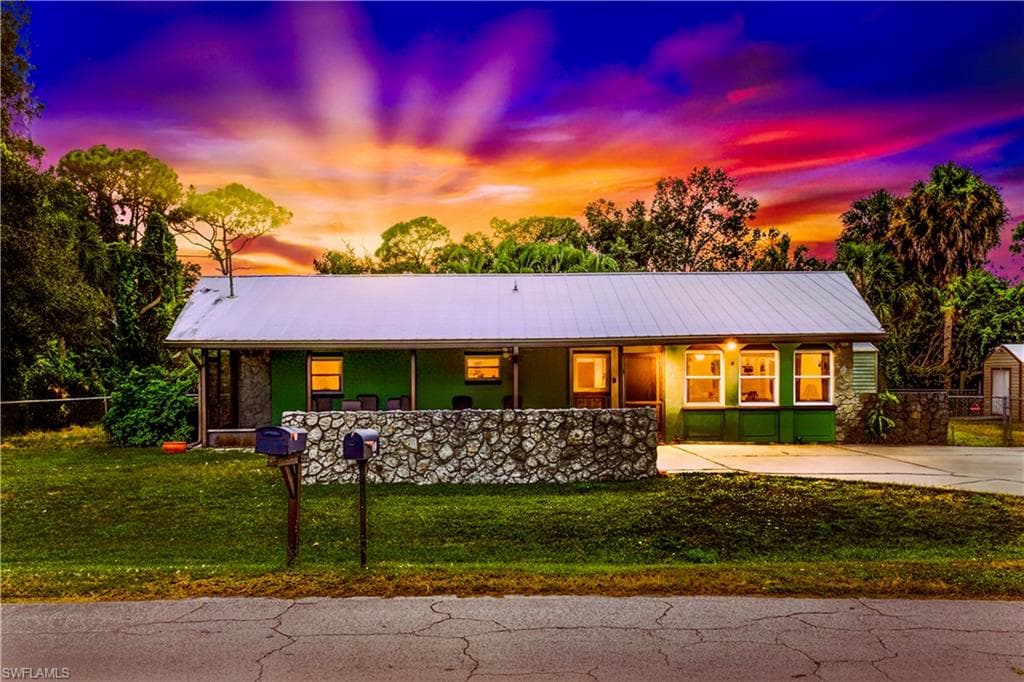 521 Monterey ST NORTH FORT MYERS, FL 33903