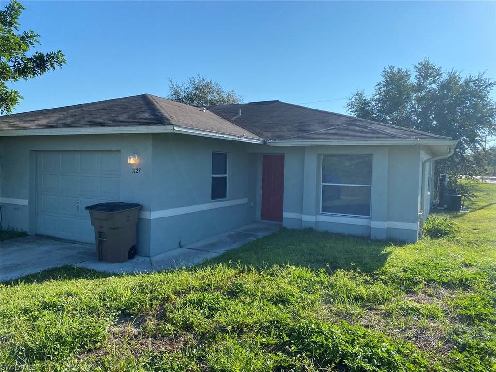 1127 Gilbert AVE S LEHIGH ACRES, FL 33973