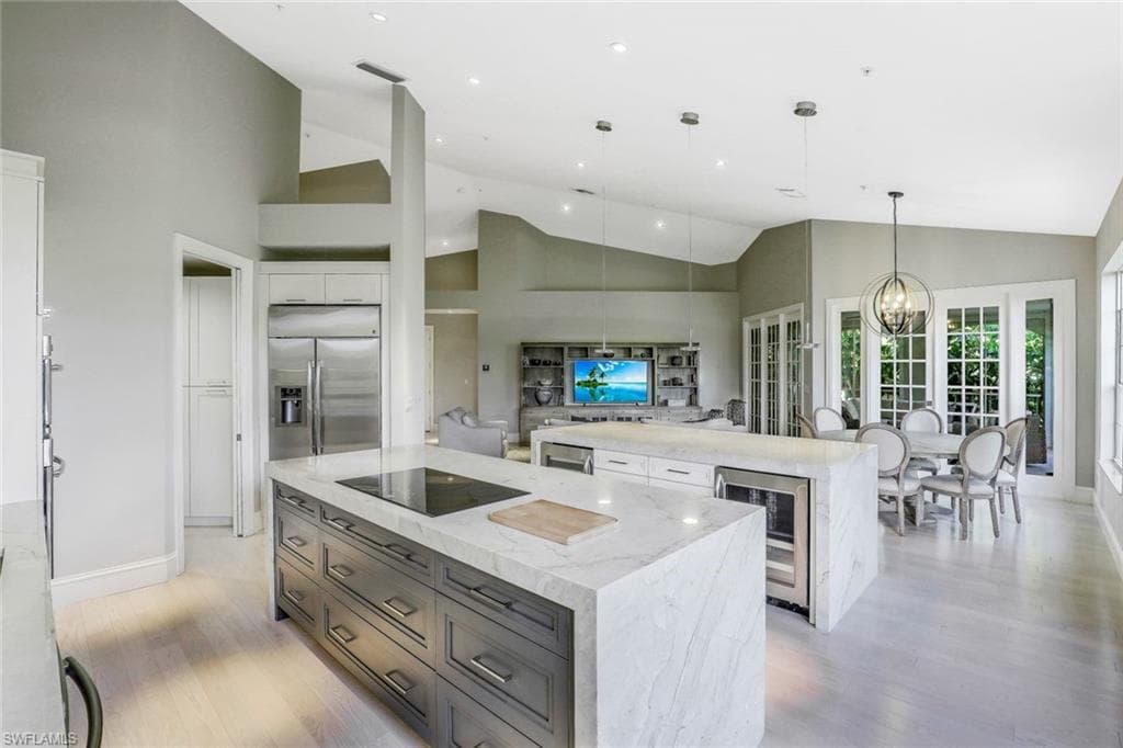 107 Colonade CIR 103 NAPLES, FL 34103