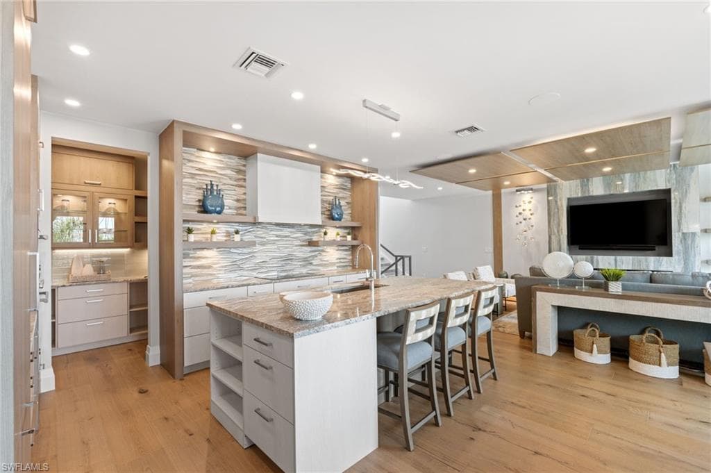 121 Barefoot CIR 16 BONITA SPRINGS, FL 34134