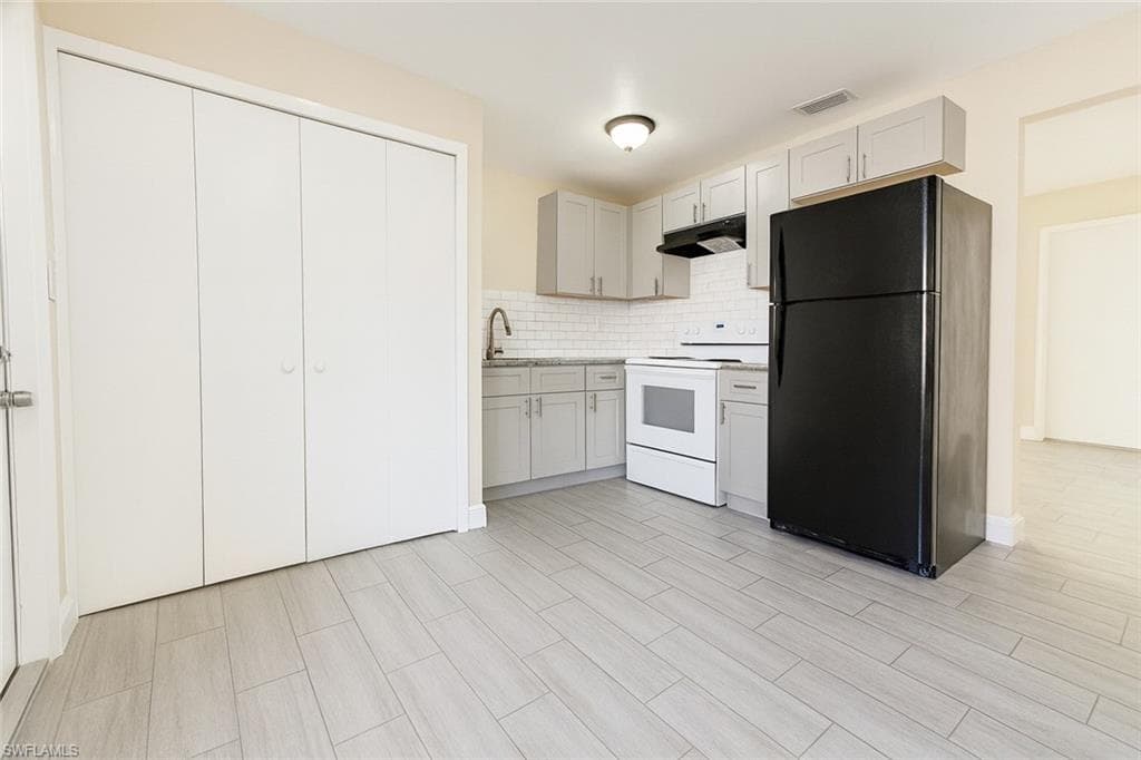5453 11th AVE FORT MYERS, FL 33907