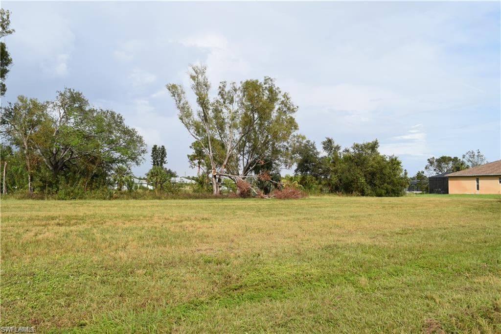 2221 25th TER CAPE CORAL, FL 33909