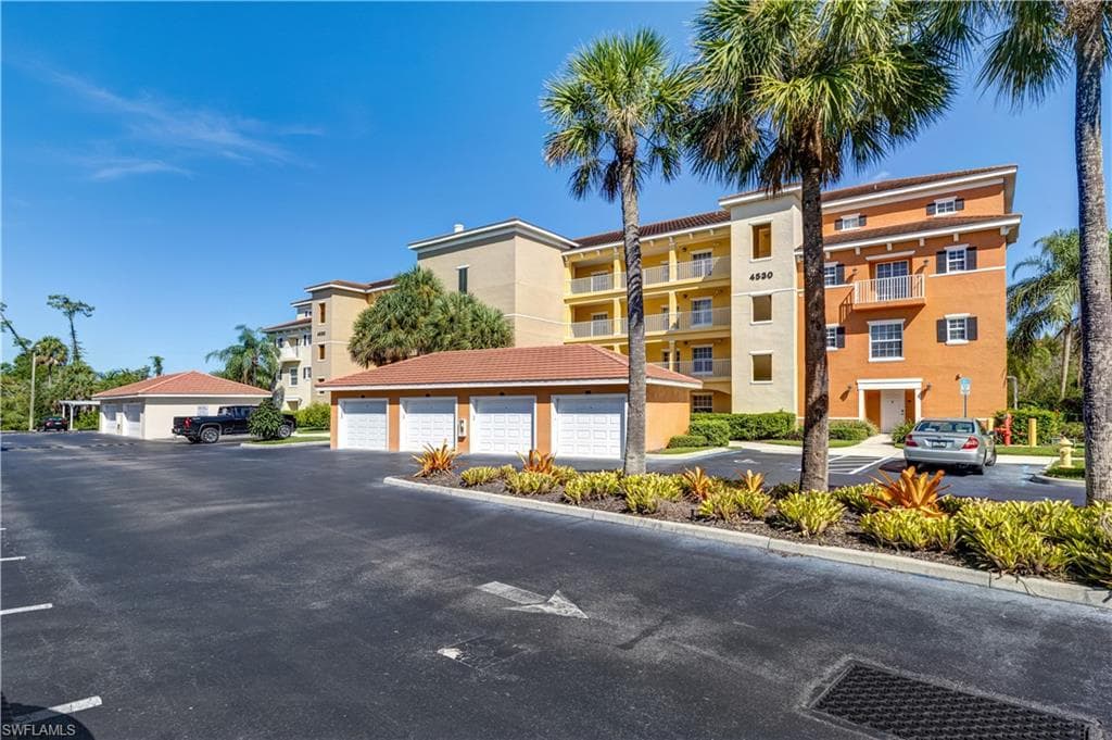 4530 Botanical Place CIR 206 NAPLES, FL 34112