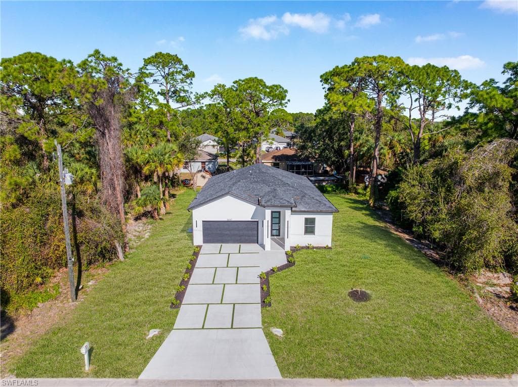 5037 Pinetree CIR LABELLE, FL 33935