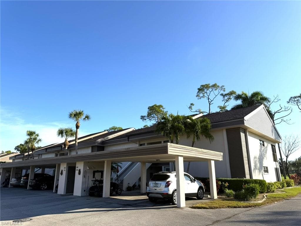 5630 Trailwinds DR 215 FORT MYERS, FL 33907