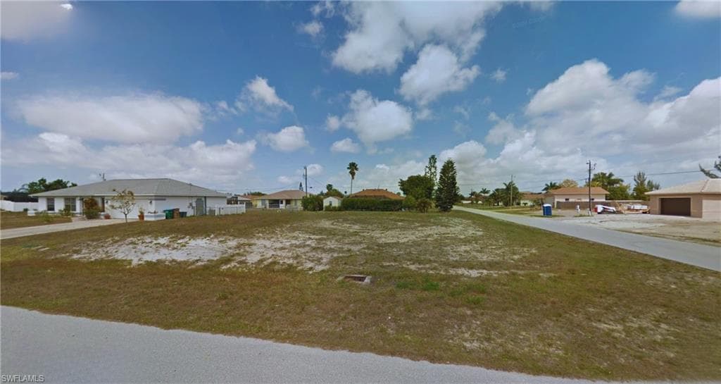 1103 SW 41st TER CAPE CORAL, FL 33914