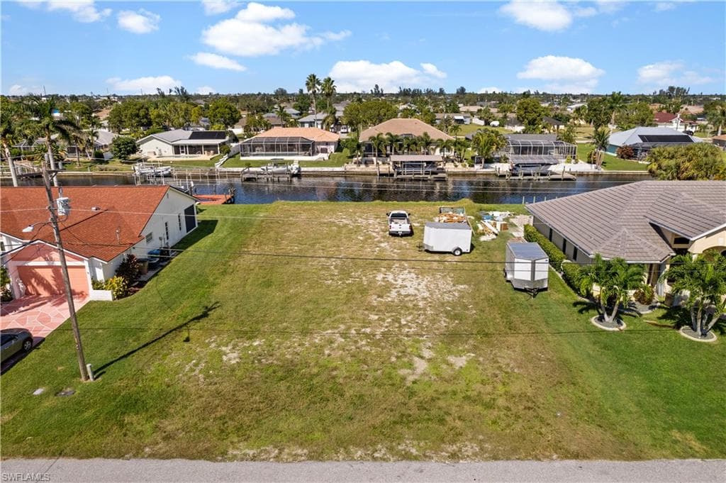 229 SE 28th TER CAPE CORAL, FL 33904