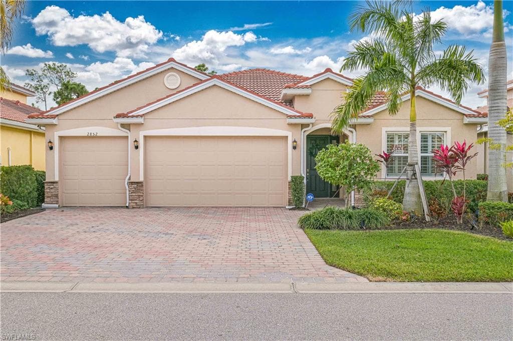 2852 Royal Gardens AVE FORT MYERS, FL 33916
