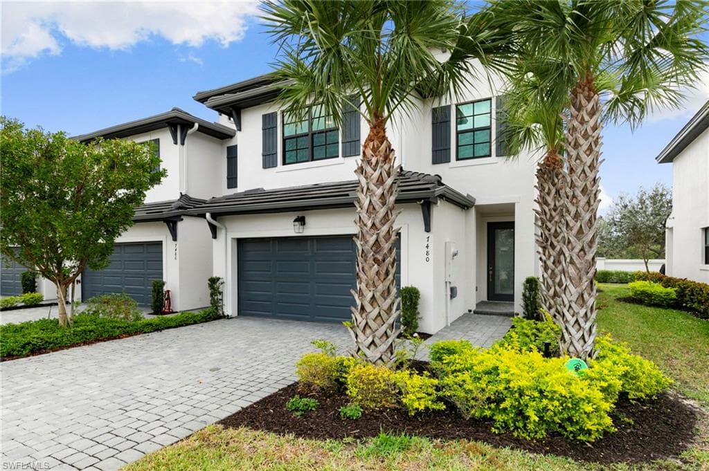 7480 Rockefeller DR NAPLES, FL 34119