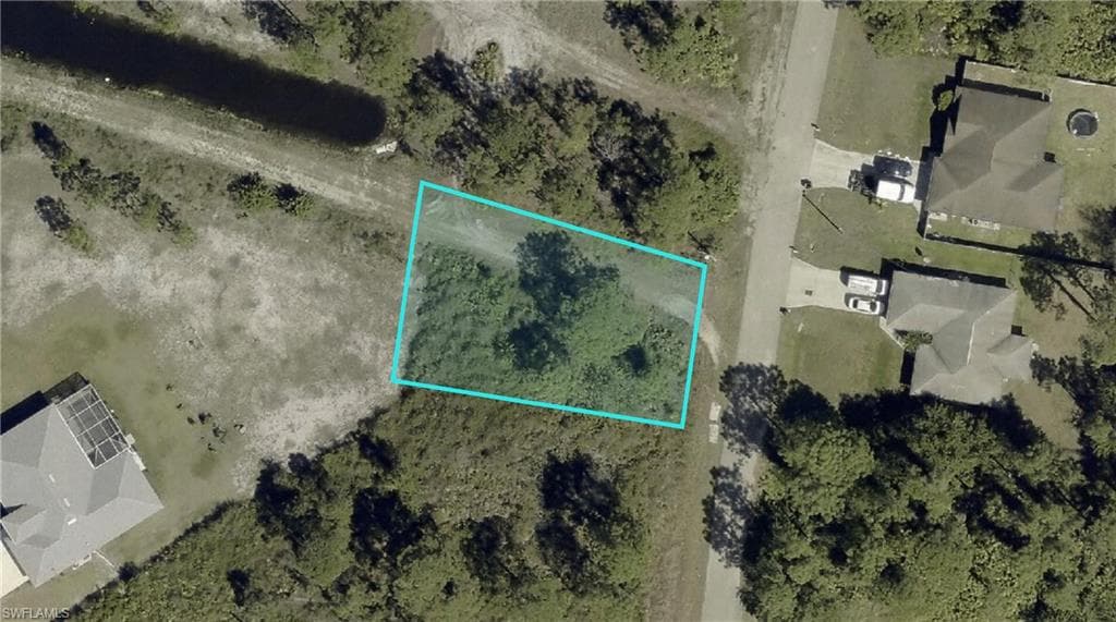 624 Summit AVE S LEHIGH ACRES, FL 33974
