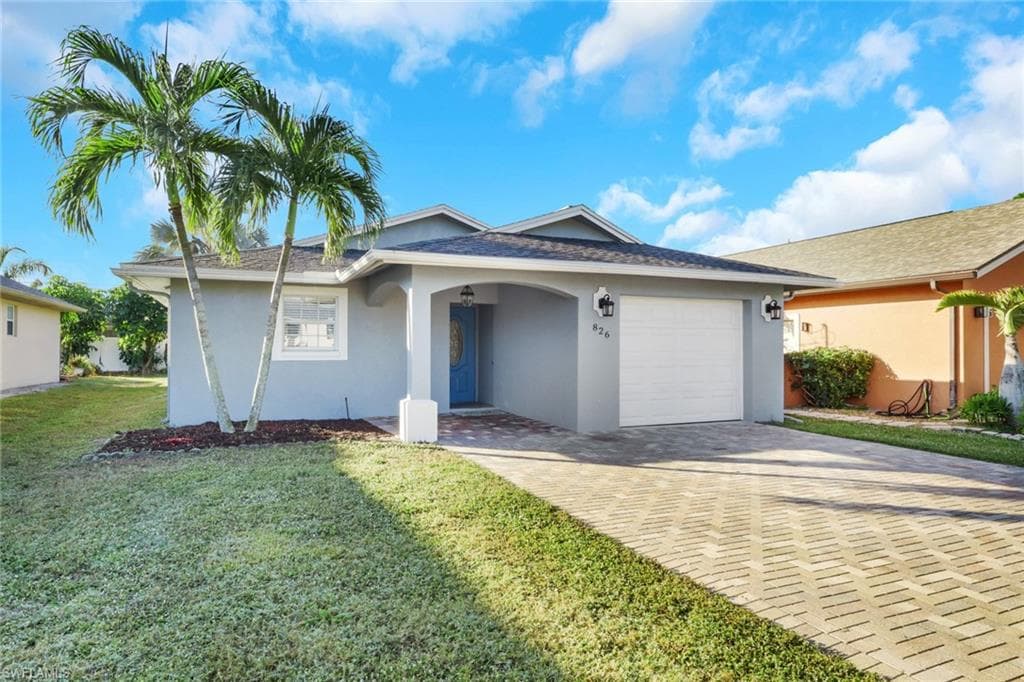 826 109th AVE N NAPLES, FL 34108
