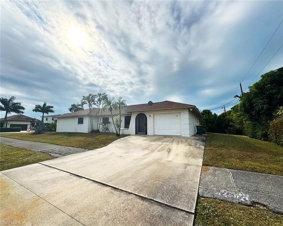699 110th AVE N Unit B NAPLES, FL 34108
