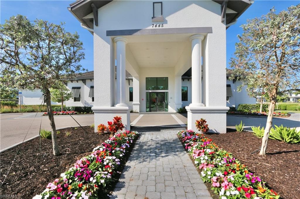 7352 Rockefeller DR NAPLES, FL 34119
