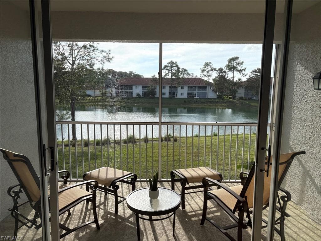 685 Luisa LN 4 NAPLES, FL 34104