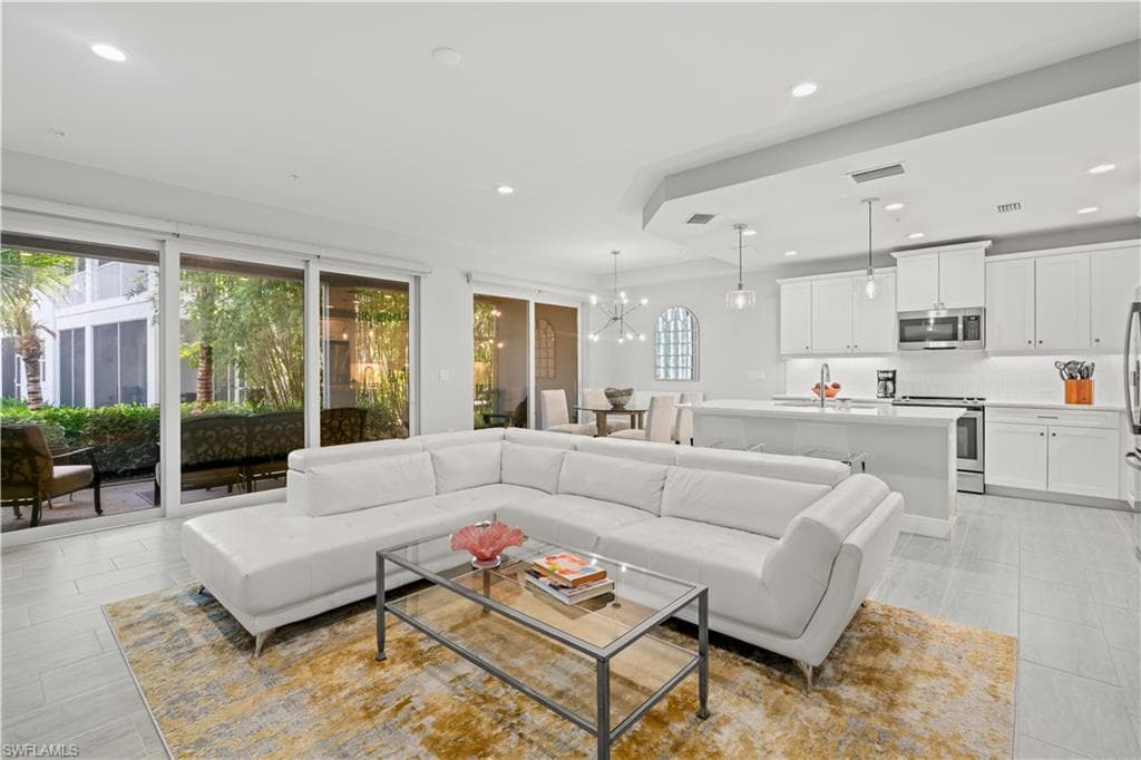 2560 Seychelles DR 1003 NAPLES, FL 34112