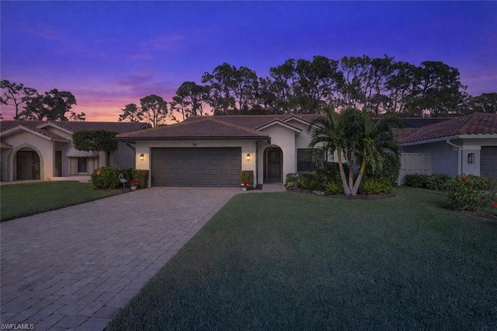 185 Fox Den CIR NAPLES, FL 34104