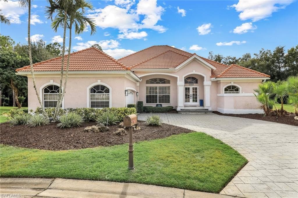 12820 Silverthorn CT BONITA SPRINGS, FL 34135