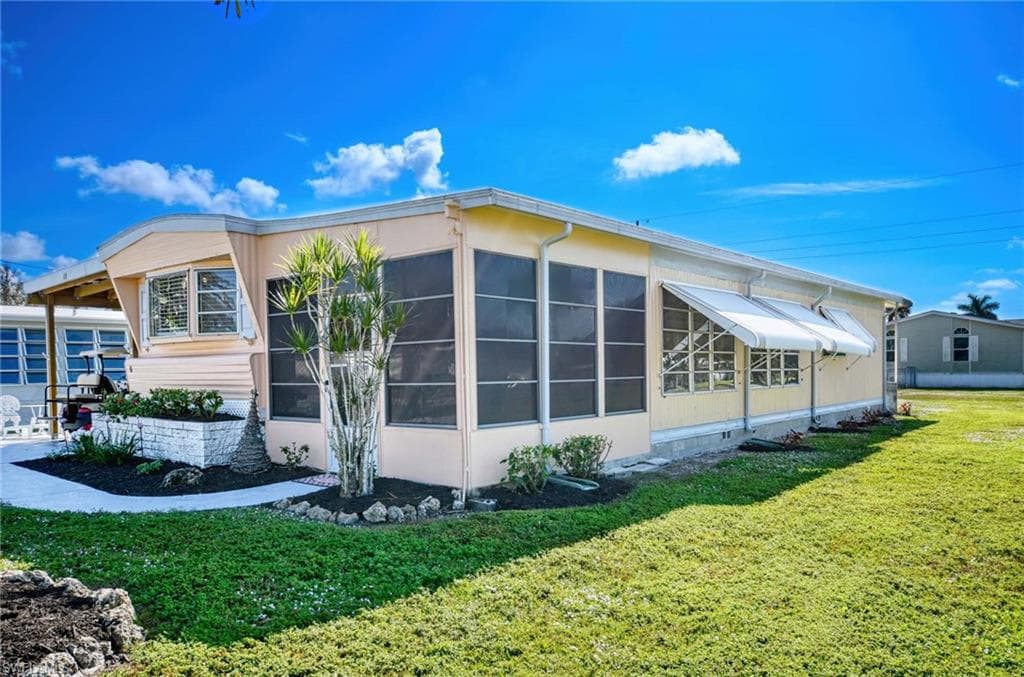41 Sonderhen DR NAPLES, FL 34114
