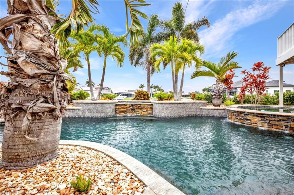 250 Freeport CT NW PUNTA GORDA, FL 33950