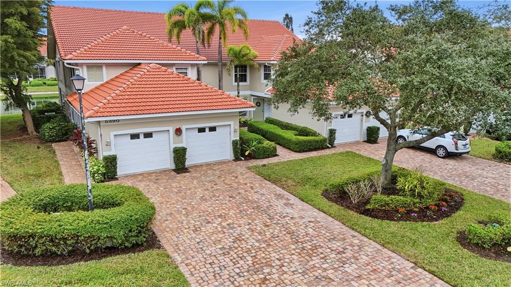 5390 Andover DR 101 NAPLES, FL 34110